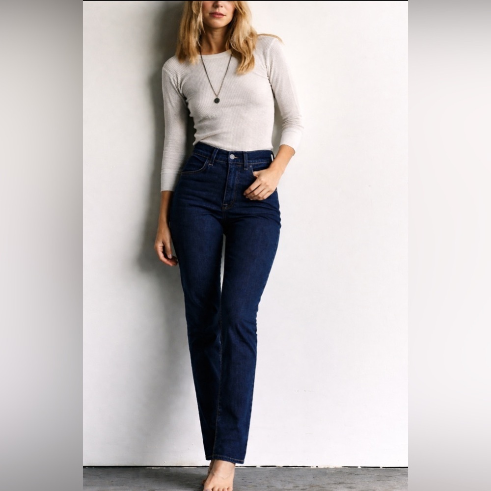 Imogene and Willie Elizabeth Skinny Jean in Dark Denim Size-26.Model Off Duty